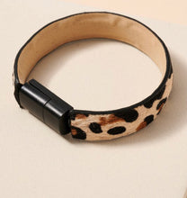 Load image into Gallery viewer, Leopard IPhone Charger Bracelet