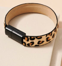 Load image into Gallery viewer, Leopard IPhone Charger Bracelet