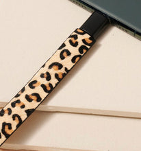 Load image into Gallery viewer, Leopard IPhone Charger Bracelet