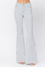 Load image into Gallery viewer, Judy Blue Pinstripe White Super Flare