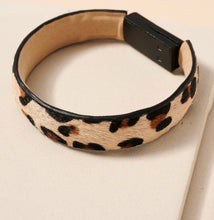 Load image into Gallery viewer, Leopard IPhone Charger Bracelet